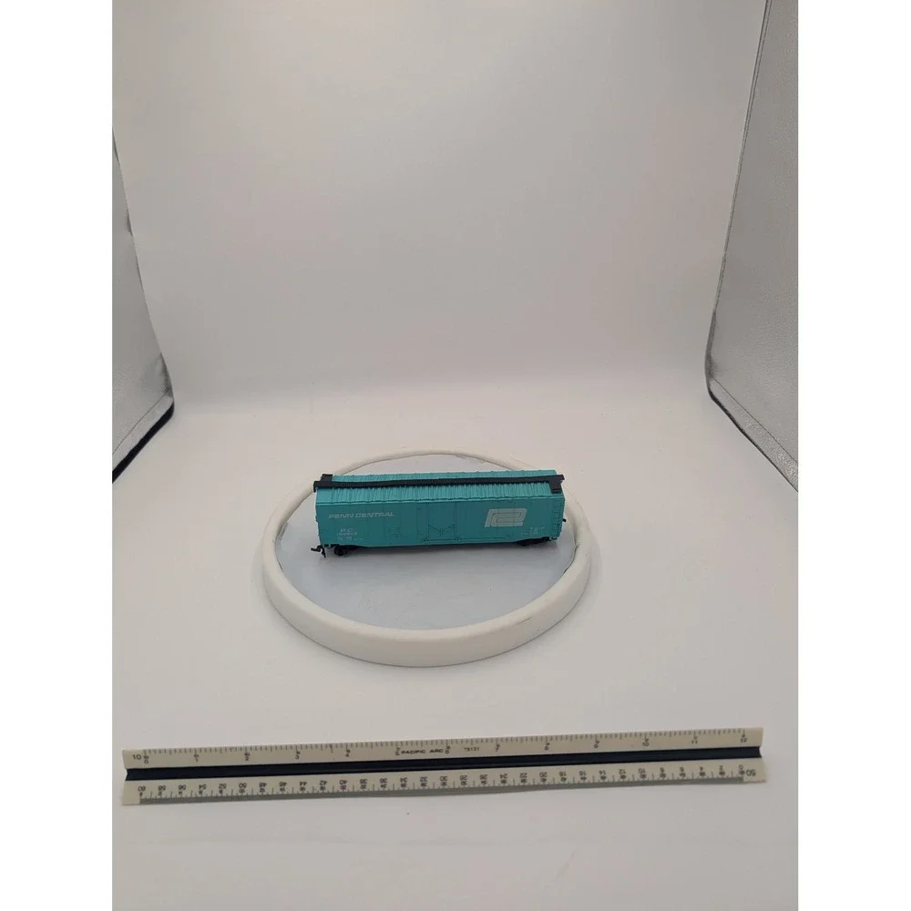 Penn Central PC 160502 HO Scale Boxcar Turquoise Model Train Rolling Stock